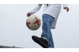 11歳超テク少女、大人相手の「股抜きゴール」がこれ 画像