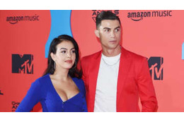 ロナウド、恋人といちゃいちゃする 画像