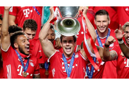 CL優勝のバイエルン、筋肉王ゴレツカの「鬼マッスル自慢シーン」を見たか 画像