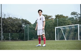 ついに発表された日本代表の新アウェイユニ！南野らの反応は？ 画像