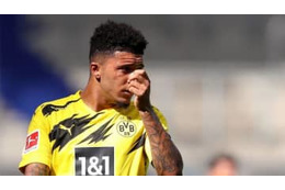 サンチョ、超絶股抜き！やられた選手が「中指立て」 画像