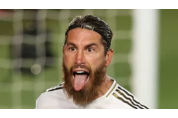 セルヒオ・ラモス、スペイン代表でFW化！？「鬼ボレー」がこちら 画像