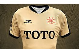 ギラヴァンツ北九州、黄金色の「Jリーグ10周年記念」ユニフォームを発表！ 画像