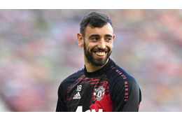 B・フェルナンデス、古巣の17歳GKを特訓！謎の「ジャンプPK」も 画像