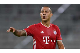 サッカーの天才ティアゴ、「足でやる世界レベルのキャッチボール」がこちら 画像