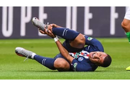 エムバペ、泣く…衝撃の「足首グニャリからの乱闘シーン」がこれ 画像