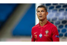 ロナウド、ポルトガル代表で超ゴール！「ブレないフリーキック」がこれ 画像