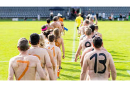 動画で見る「ドイツ全裸代表vsオランダ全裸代表」の躍動と熱狂がこれ 画像