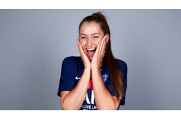 爆速王デイヴィスの美人彼女、「真っ白なビキニ姿」がこちら 画像