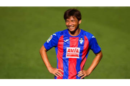 乾、久保に見せつけた「超トラップ」に海外もザワつく 画像