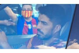 スアレス、「涙目で練習を去る」？場面がこれ…仲間に別れ 画像