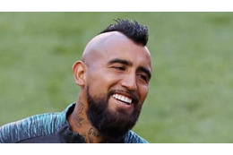 インテル移籍のビダル、「モヒカンヘアー」にバリカン！衝撃映像がこれ 画像