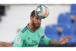 狂犬セルヒオ・ラモス、番犬に愛されまくる 画像