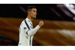 35歳ロナウドが跳ぶ！「超人的な跳人ヘディング」がこれ 画像