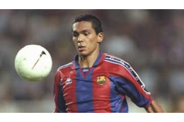 元バルサMFジオヴァンニ、錆びつかねぇ「48歳の華麗プレー」がこれだ 画像