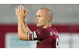 イニエスタ、やはりスゲぇ！狭い「4人の間を抜くミドル」がこれ 画像