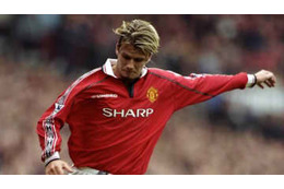 ベッカムの右足が伝説になった日！何度でも見たい「神業シュート」がこれ 画像