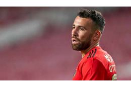 オタメンディ、初戦で“金の無駄”と言われる…「すっ転びボールロスト」がこれ 画像