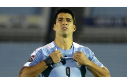 スアレス爆笑！ バルサDFがサッカーゲームでレアルMFにボコられる 画像