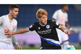 堂安律、バイエルンGKノイアーを怒らせた「技ありゴール」がこれ(動画あり) 画像