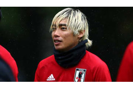 伊東純也、森岡との日本人対決で人生初退場…「無念シーン」がこれ 画像