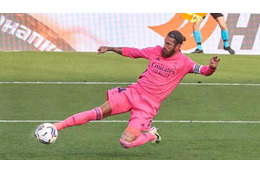 これがセルヒオ・ラモス！ 「神クリア」で元レアルFWを絶望させる 画像