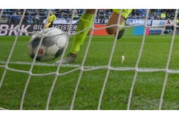 「世界一不幸なGK」が話題…キックであわやOG、追いついたのにキャッチミス 画像