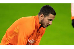 アザール、また怪我！？試合前にふざけた「どっきりシーン」 画像