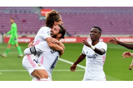 セルヒオ・ラモスが自虐！ジダンが手伝うシュート練習で「大失敗(笑)」 画像