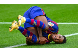 バルサ痛恨！ファティが半月板損傷…タックルシーンがえぐかった 画像