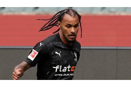 インテルFW、ブンデスで「エビ反り超ゴール」！今季No.1級のすごさだ 画像