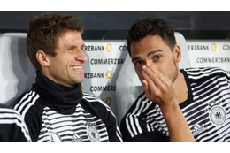 グダグダ！フメルス＆ミュラー、やり投げに初挑戦 画像