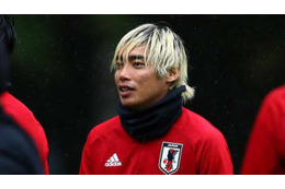 コロナから復活の伊東純也、練習での「鮮やかヒールシュート」 画像