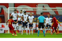 イングランド粉砕！メルテンス 「故郷に恩返しFK」が美しい 画像