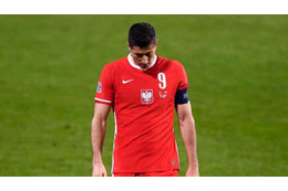 「8秒沈黙」の意味深レヴァンドフスキ、監督の握手もシカト？ 画像