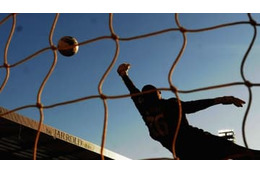 貴重！「クラブの会長が公式戦でハットトリック」する 画像