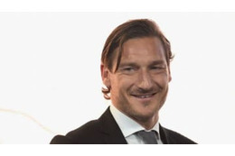 トッティ、SONYから「特別パッケージのPS5」をもらう 画像