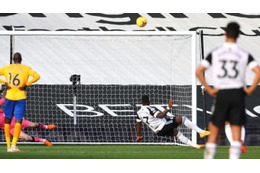 プレミアリーグでまたPK大失敗…無念の「ずっこけ反則PK」がつらい 画像