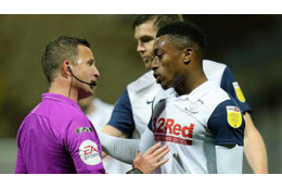 衝撃の「股間鷲掴み事件」…同僚は“彼はボールを持つとうまい”と評価 画像