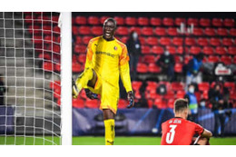 止められたチェルシー選手も笑う！CLであったレンヌGKの「超反応」がおかしい 画像