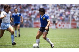 これが「サッカー史上最高のゴール」故マラドーナの“5人抜き“ 画像