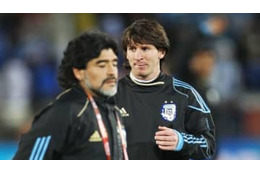 マラドーナとメッシの最強タッグがテベスと戦う！伝説動画がやっぱり最高 画像