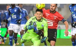 川島永嗣すごいぞ！ドライブシュートを「驚異のエビ反りセーブ」で阻止 画像