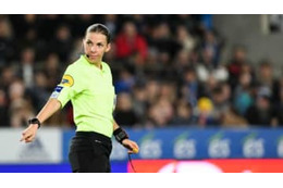 史上初！UEFAチャンピオンズリーグ、初めて女性審判が主審を担当 画像