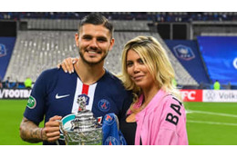 イカルディ妻、裸で馬に乗る 画像