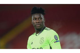 出てしまった…GKオナナ、被って大ポカにガックリ 画像