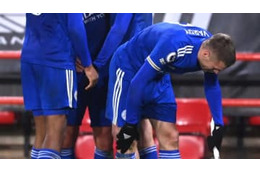 CKフラッグをボッキリ粉砕！ヴァーディの「鬼スライディング」がえぐい 画像