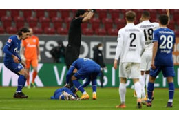 ブンデスリーガでの「空中失神シーン」がショッキングだった 画像