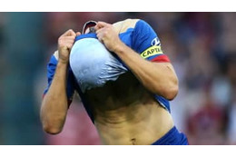 なぜだ…16歳神童がユニフォーム交換を断固拒否！ 相手が凹む謎シーンが話題 画像