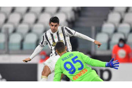 モラタ、いただけないぞ…無人のゴールにヒール、豪快に外す 画像